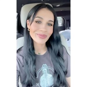 Vanessa Giselle Instagram - some of iowa, not the sum of iowa...i’ll be back✨🌽

💛heartland raised & proud💛

thx for the waylon shirt @kay_com @buffaloshadows