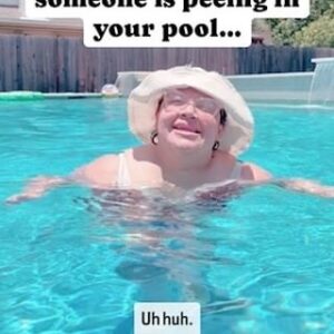 Vanessa Gonzalez Instagram - Happy Swimming!! 💦💦💦🤣🤣🤣 #dontpeeinthepool #summer #swimming  #swimmingpool #funny #comedy