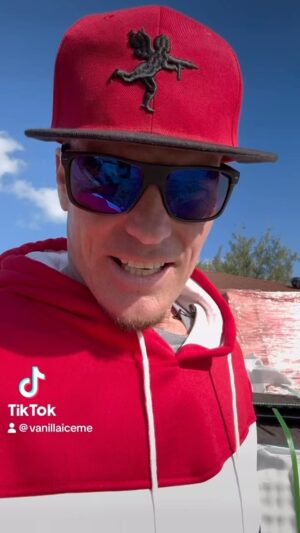 Vanilla Ice Instagram - #HappyHolidays