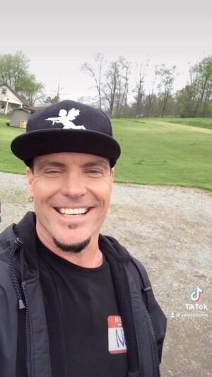 Vanilla Ice Instagram - The Amish are great, and they make the best apple pie in the world.  #amishcountry