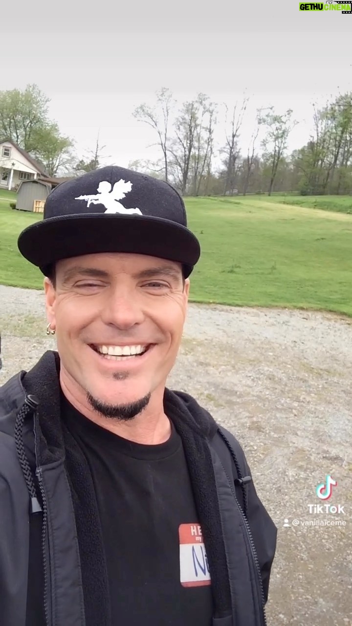 Vanilla Ice - 13.4K Likes - The Amish are great, and they make the best apple pie in the world. #amishcountry