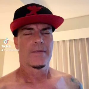 Vanilla Ice Instagram - Support the White Sox. What a beautiful ballpark. @whitesox @chicago @mlb @Illinois #WhiteSox #Chicago #Baseball #MLB