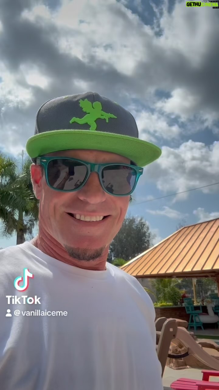 Vanilla Ice - 7.7K Likes - #HappyWordToYourMother’sDay. #HappyMother’sDay.