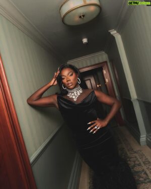 Vanity Milan Instagram - I had the pleasure of attending the Princes Trust Carol Concert & Dinner at St Paul's with the L'Oreal Paris team!

Hair: @abiabiabiiii 
Makeup: @claudianeacsu 
Dress: @siimadamsondesign 
Accessories: @zara @primark x @ritaora