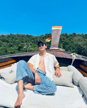 Varit Hongsananda Instagram - ไม่เคยมีครั้งไหนที่ไม่เคยออกเรือ 🦍