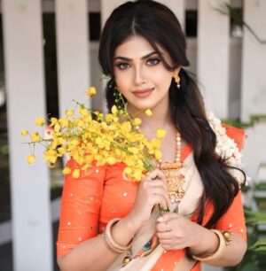 Varsha Viswanath Instagram - Happy Vishu 🧡

📸- @_prasanth_sivadas_ 
Hair - @makeup_by_sabana_ 

.
.
.
.
.
#happyvishu
