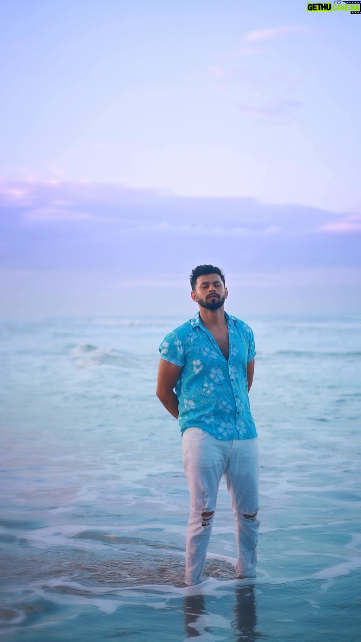 Varun Kamal - 5.6K Likes - 🌊 @iamactorvarun
Reel @styl_by_prathi @karthikha_photography
Assistants: @_dharun_eevin_
Styling : @abisubz
Makeup&Hairstyling: @yolo.offl @saranhairstylist
#karthikha_photography