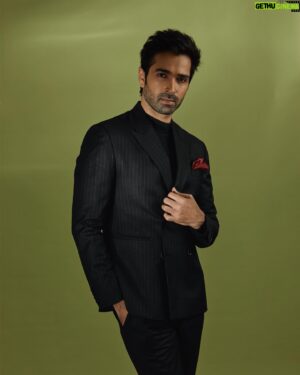 Varun Mitra Instagram - The mitra.

Filmfare ott awards 2022 

Styled by @pranalsaid 
📷 @mayur_butwani 
Make up @manish_makeover