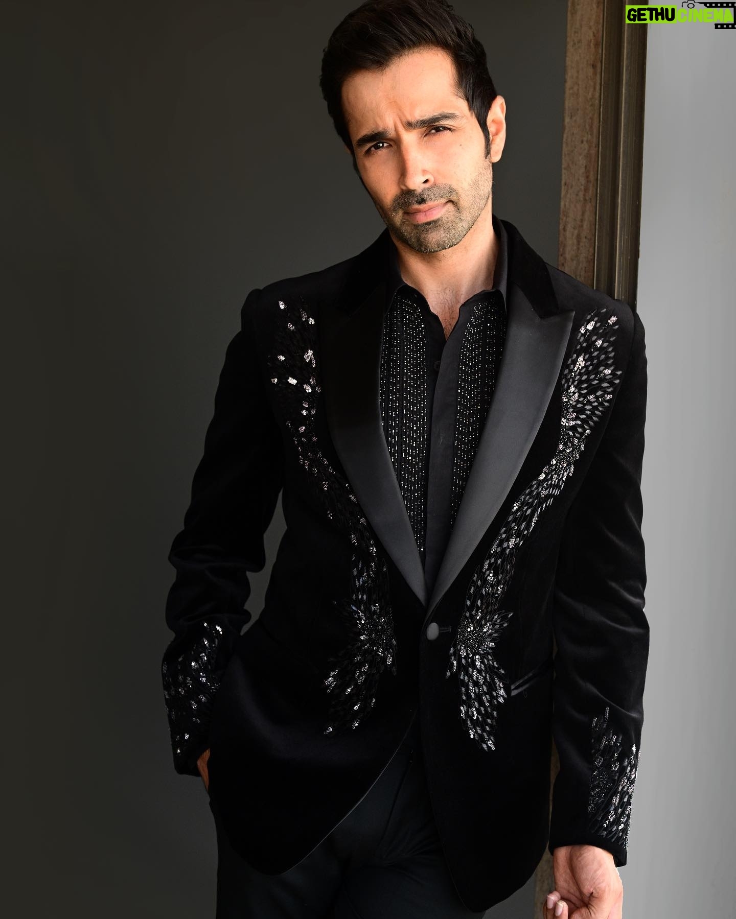 Varun Mitra - 2.5K Likes - Clothes by @rohitgandhirahulkhanna
Styled by @pranalsaid
📷 @sunjoymonga
#filmfareawards #hyundaifilmfareawards2023
