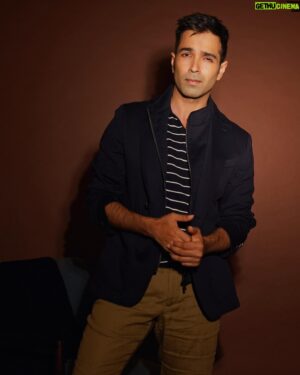 Varun Mitra Instagram - Clean shaved after 10 years 🪒 

Rakshak Indias braves promotions day 1 

Styled by @dhruvadityadave 

Shot by @miteshsphotography 

Make up @kartiki2094 

Clothes @massimodutti