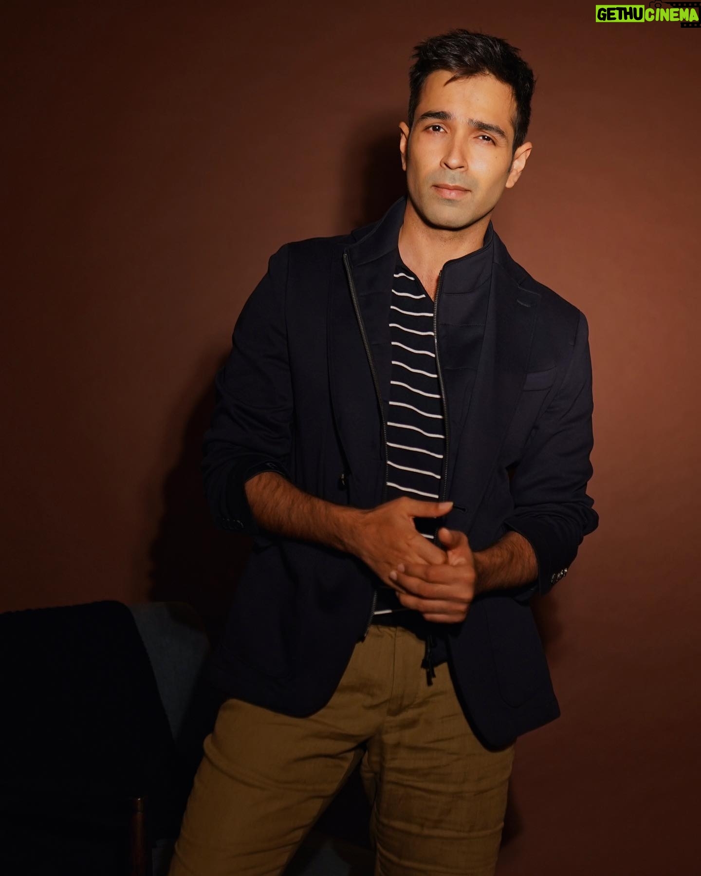 Varun Mitra - 2.3K Likes - Clean shaved after 10 years 🪒
Rakshak Indias braves promotions day 1
Styled by @dhruvadityadave
Shot by @miteshsphotography
Make up @kartiki2094
Clothes @massimodutti