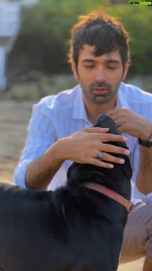 Varun Mitra Instagram - I needed to switch off, find some wind in my hair… sand on my feet… 
Cherished every bit of this quick beach getaway…
My breezy linens are from @andamenlife. 
I love that the shirts are made consciously…that too in my homeland ♥️

Explore more at andamen.com with an exclusive benefit of 15% OFF using my code - VARUN15