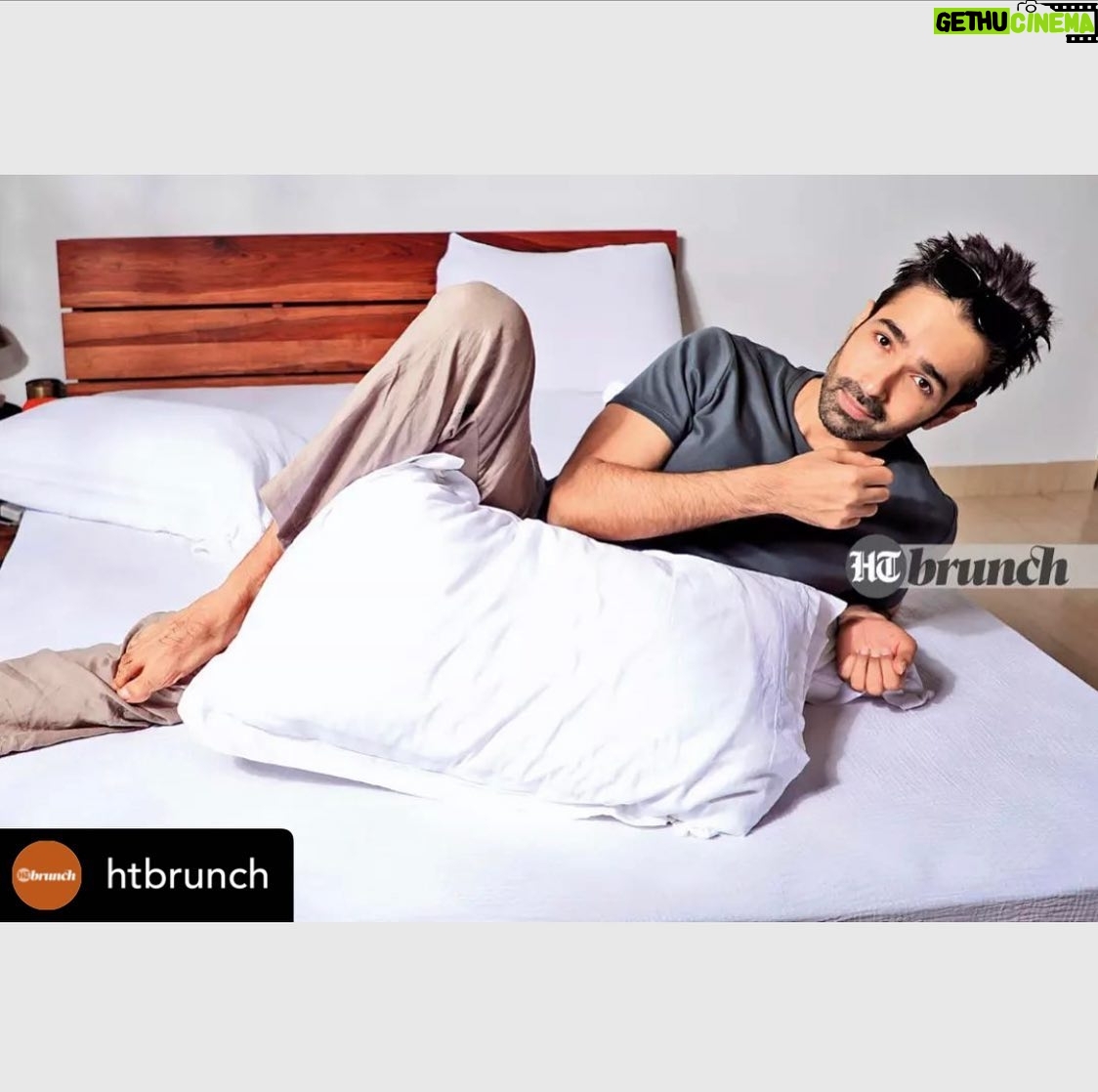 Varun Mitra - 2.6K Likes - Cuddles cure everything .
With
@htbrunch
Posted @withrepost • @htbrunch “I believe cuddles cure everything,” says our #InBedWith star actor Varun Mitra in the September 17, 2022 edition of #HTBrunch
Photo: @shivangi.kulkarni
Make-up: @Monali shah
#AllNewHT #FirstVoiceLastWord
#InBedWith #truthordare #inbed #bedtime #sundaybrunch