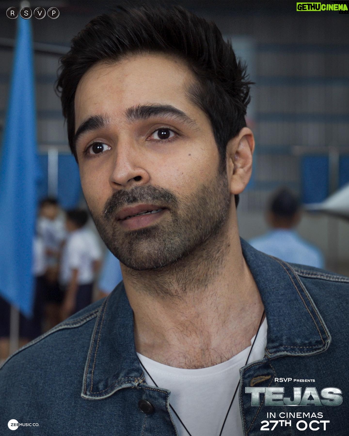 Varun Mitra - 2.1K Likes - Ekveer 💫
Ab jo hai pehle bhi hua hai sayaanve …
Maine toh sitaron mein padha hai sayaanve…
Watch #TejasTrailer now.
#BharatKoChhedogeTohChhodengeNahi
#Tejas in cinemas on 27th October
@kanganaranaut @sarveshmewara @rsvpmovies @ronnie.screwvala @anshul14chauhan @ashishvidyarthi1 @nair.vishak @shashwatology @rohitrchaturvedi @harikvedantam_dop @vishvesh_music @adil_choreographer @rangoli_r_chandel @zainabburmawalla @pashanjal @nonabains @zeemusiccompany