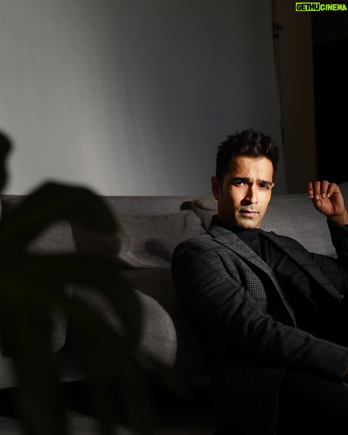 Varun Mitra - 1.8K Likes - Hi there.
Promotions day 2
Rakshak Indias braves
#Lttrivenisingh
@amazonminitv
Styled by @dhruvadityadave 💫
Shot by @miteshsphotography
Make up @kartiki2094
Blazer @nm_design_studio