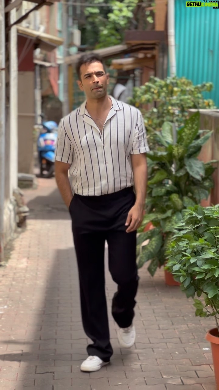 Varun Mitra - 3.8K Likes - 🎶
For a brief second there , I thought I was somewhere else.
