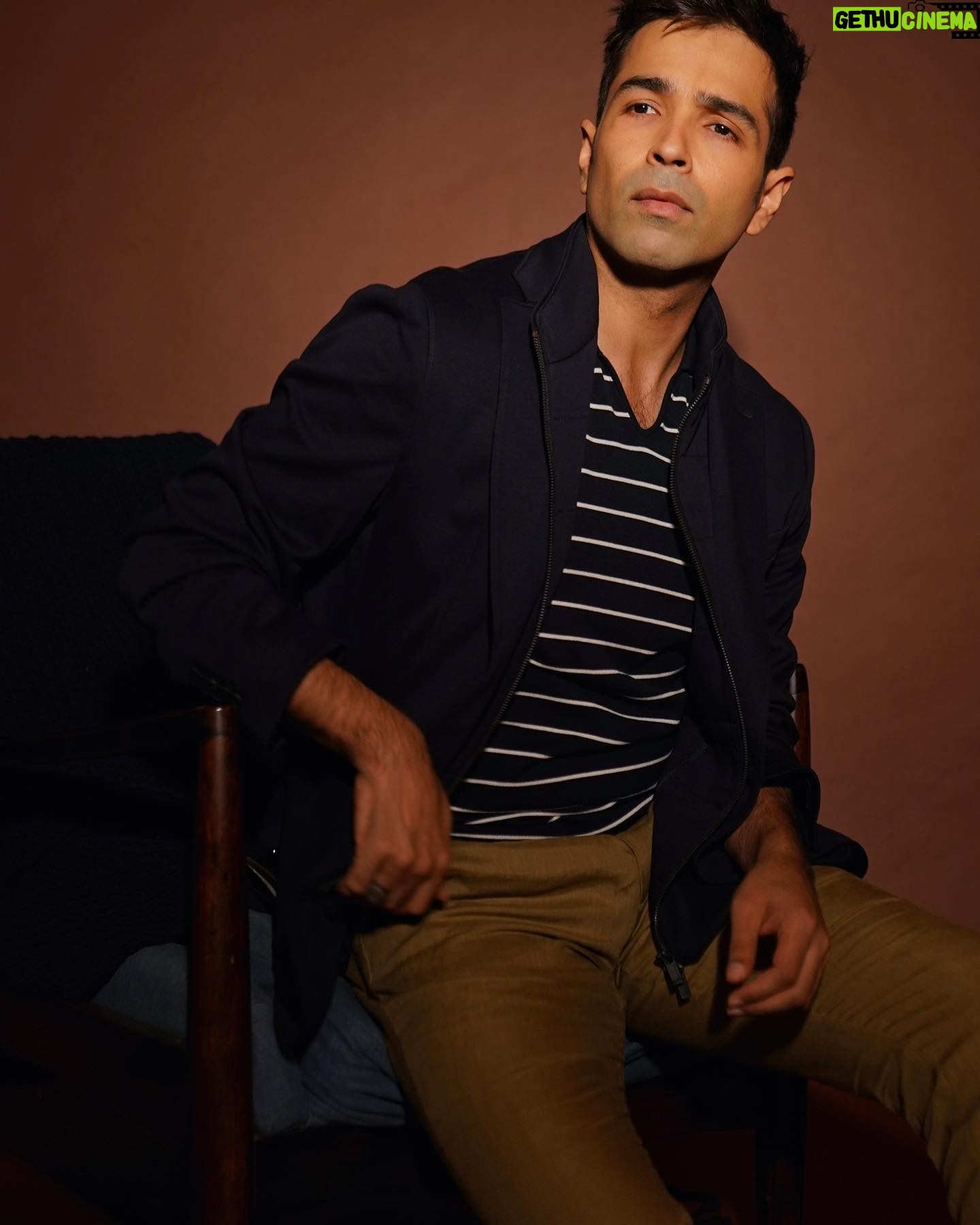 Varun Mitra - 2.3K Likes - Clean shaved after 10 years 🪒
Rakshak Indias braves promotions day 1
Styled by @dhruvadityadave
Shot by @miteshsphotography
Make up @kartiki2094
Clothes @massimodutti
