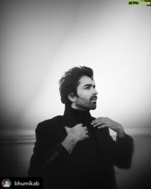 Varun Mitra Instagram - Looking for answers … trying to make sense . Or is the answer-  not trying to make sense of it at all . 

Magician : @bhumikab . Captures the mood so effortlessly