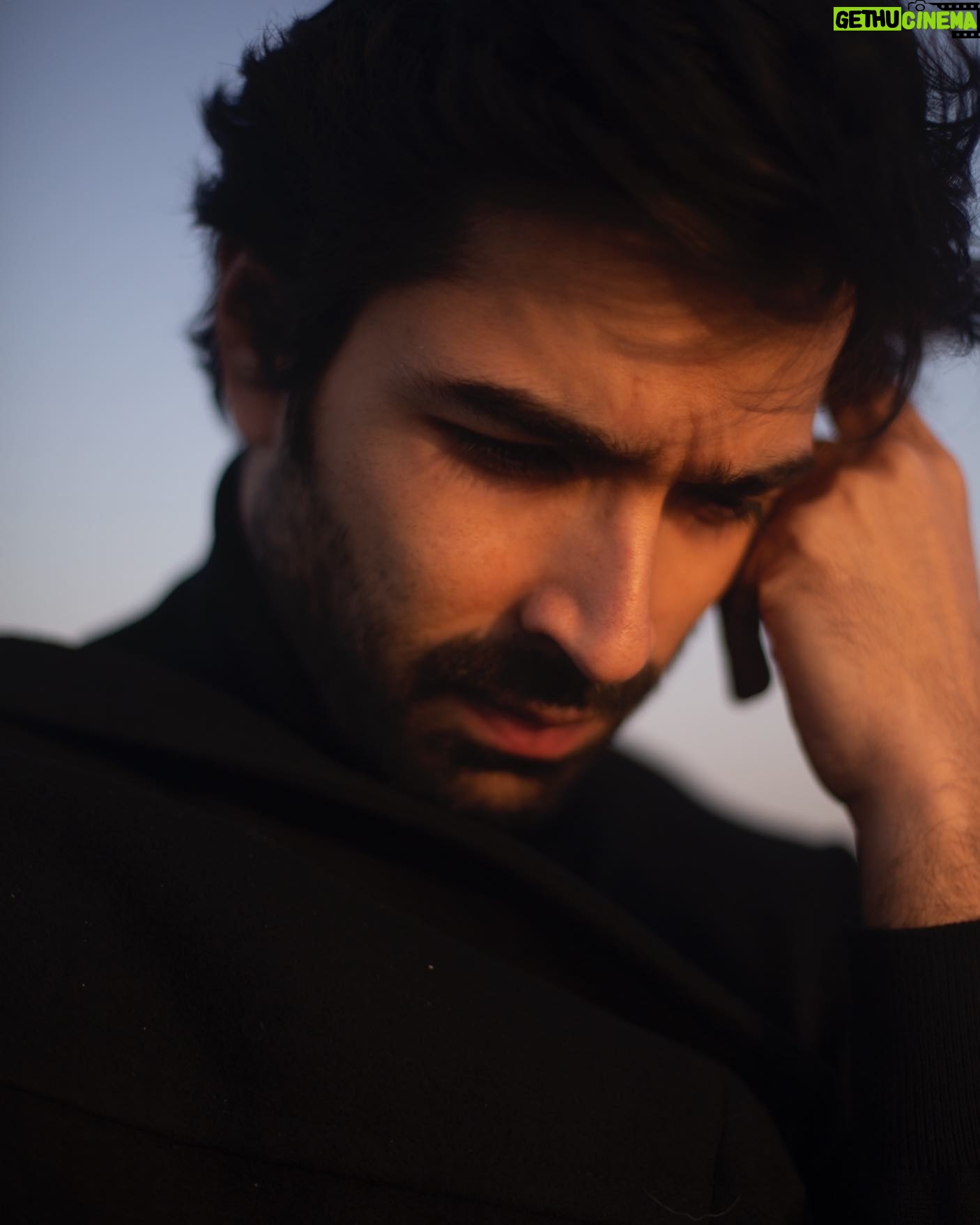 Varun Mitra - 2.1K Likes - Life or something like it …
.
.
.
📷 @bhumikab