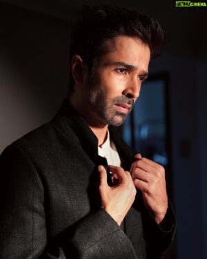 Varun Mitra Instagram - Stepping out in @khanijo tonight 🕺

 @mr.khanijo 🤗