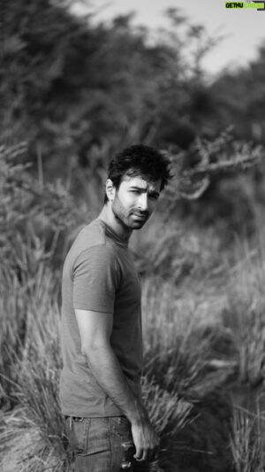Varun Mitra Instagram - Into the wild . 
.
.
.
Photographer : @nayantaraparikh 💥