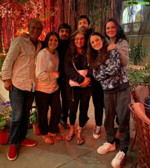 Varun Mitra Instagram - @homster thankyou for bringing us all together . This has been pure love. 
.
.
.
.
.
Ps - you were busy chatting on the phone when we took this picture 🤷‍♂️ 
.
.
#love #shoot #friendships #therapy #lovelyjaipur 
@samode_hotels @radhikamadan @ashishsverma @angira #dimplemaam @twinklerkhanna @talwarisha @vipin.sta @justudit