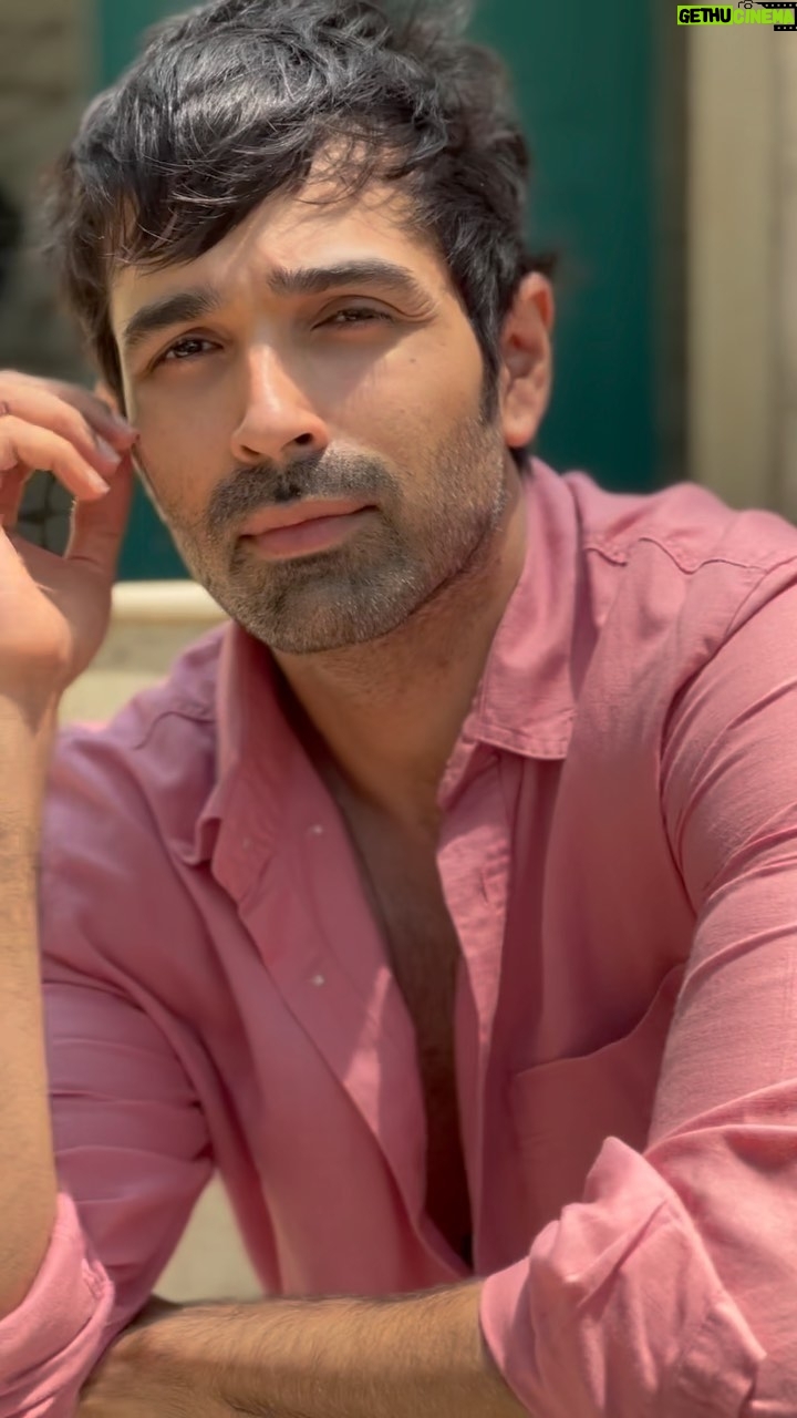 Varun Mitra - 7.3K Likes - Pink 🎼
