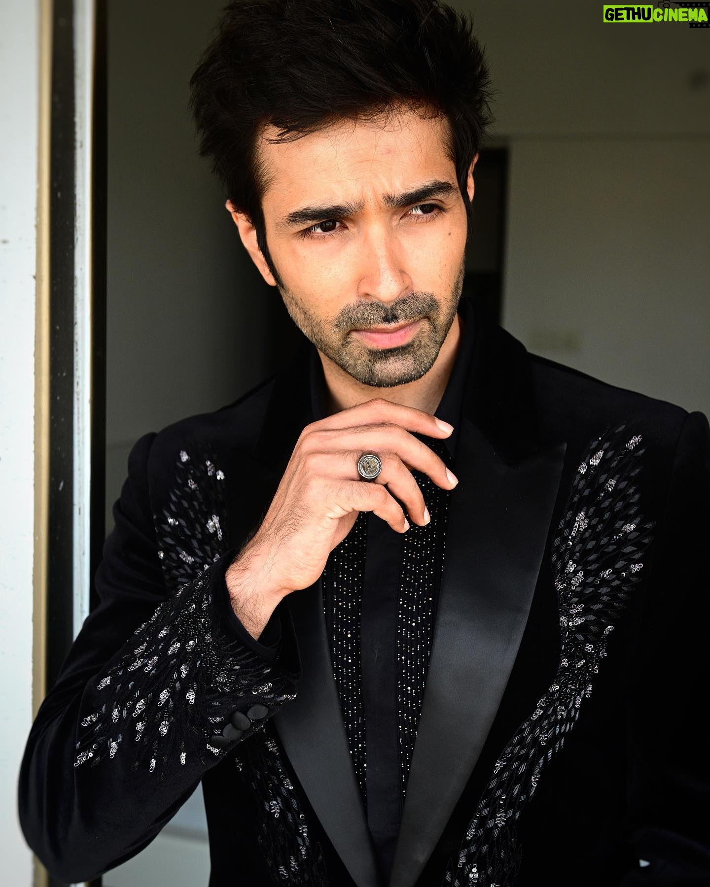 Varun Mitra - 2.5K Likes - Clothes by @rohitgandhirahulkhanna
Styled by @pranalsaid
📷 @sunjoymonga
#filmfareawards #hyundaifilmfareawards2023