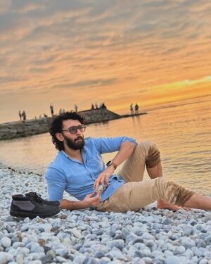 Vasanth Ravi Instagram - Some memories never leave you, like salt in the sea, they become a part of you…and it takes only one song to bring back a thousand memories 🤍