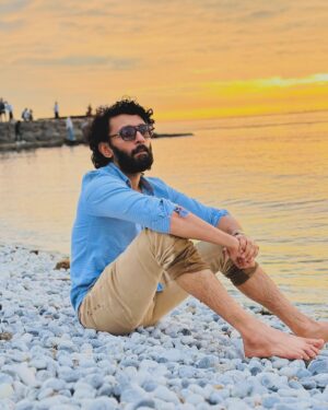 Vasanth Ravi Instagram - What keeps my heart awake is colorful silence made of poetry, flowers, mountain, sea and blues…