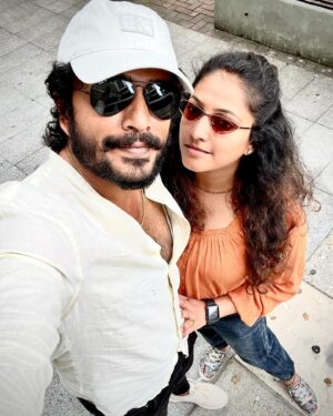 Vasishta N. Simha Instagram - Oh !! An year already since we got officially engaged ❤️
Cheers to us for coping up with each other’s madness 😅😬😘

#love #life #celebrate #simhapriya