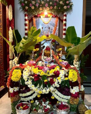 Vasishta N. Simha Instagram - ನಮ್ಮನೆ ವರಮಹಾಲಕ್ಷ್ಮಿ❤️🙏🏻

May Devi Mahalakshmi bless us all..😍

#varamahalakshmi #festival #simhapriya
