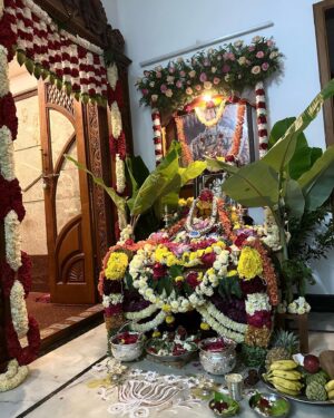 Vasishta N. Simha Instagram - ನಮ್ಮನೆ ವರಮಹಾಲಕ್ಷ್ಮಿ❤️🙏🏻

May Devi Mahalakshmi bless us all..😍

#varamahalakshmi #festival #simhapriya