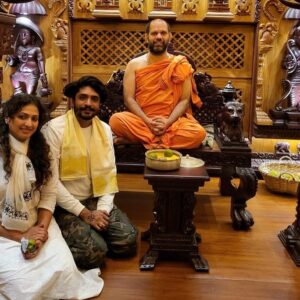 Vasishta N. Simha Instagram - ಕೃಷ್ಣಂ ವಂದೇ ಜಗದ್ಗುರುಂ 🙏
. 
.
ಕೃಷ್ಣನ ದರ್ಶನ ಪಡೆದು ಕಾಣಿಯೂರು ಮಠಾಧೀಶರಿಂದ ಅನುಗ್ರಹ ಮಂತ್ರಾಕ್ಷತೆಯನ್ನು ಸ್ವೀಕರಿಸಿದ ಕ್ಷಣ🙏
.
.
.
#simhapriya 
#vasishtasimha 
#hariprriya 
#instagram 
#instaphoto 
#mangalore 
#udupi 
#instalove