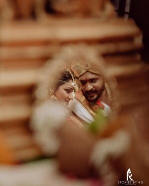 Vasishta N. Simha Instagram - ತಾಳಿ ಕಟ್ಟಿದ ಶುಭವೇಳೆ..!!❤️❤️

Photography - @storiesby.rg 
Decor - @eventia_mysore 
Bridal Styling - @stilerush_by_varshinijanakiram 
Bridal blouse - @blousehousebymahithaprasad @mahitha_prasad 
Jewellery- @aabushanjewellery1941 

#simhapriya #lifepartner #wedding #love #hariprriya #vasishtasimha