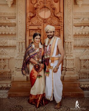 Vasishta N. Simha Instagram - ತಾಳಿ ಕಟ್ಟಿದ ಶುಭವೇಳೆ..!!❤️❤️

Photography - @storiesby.rg 
Decor - @eventia_mysore 
Bridal Styling - @stilerush_by_varshinijanakiram 
Bridal blouse - @blousehousebymahithaprasad @mahitha_prasad 
Jewellery- @aabushanjewellery1941 

#simhapriya #lifepartner #wedding #love #hariprriya #vasishtasimha