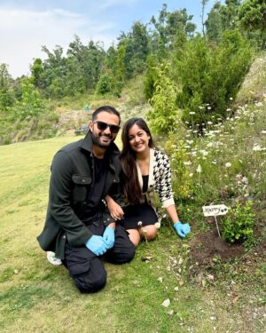 Vatsal Sheth Instagram - There is not a day that goes by when I don’t think or talk about you. We planted this for @iamhappydutta, now you can rest and chill with the daisies…
I love u ❤️
#alwaysandforever❤️ 

Thanku @jwmussoorie for this special moment.
Take care of my baby