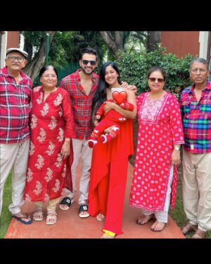 Vatsal Sheth Instagram - Merry Christmas from us to you 🎄🎅❄️

🧿🧿🧿