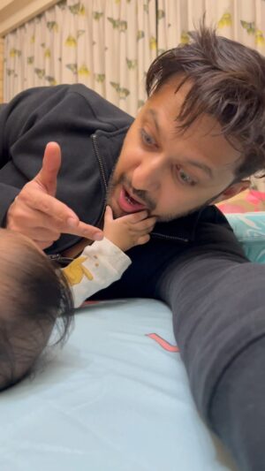 Vatsal Sheth Instagram - Teaching my son Thai 🤪

#Vaayu
#FatherSon