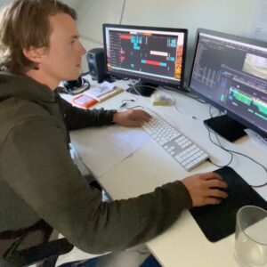 Vegard Ylvisåker Instagram - Føler du deg fønny? Sjekk med noen andre om de er enige, og send inn søknad om å bli Norges Morsomste. Da vel. #påholmen #latterkongen