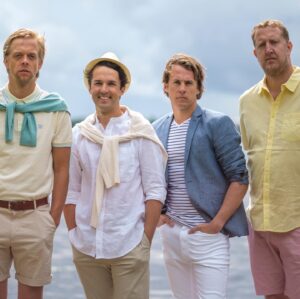 Vegard Ylvisåker Instagram - Vi gleder oss alle like mye til å sette i gang #påholmen. Beste finingene! @magnusdevold @hellevanglarsen @bylvisaker