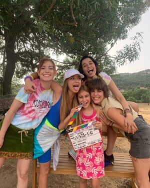 Veki Velilla Instagram - Hoy estrenamos en @disneypluses este pedazo de Thriller en el que me han dejado aportar mi granito de arena: Noche de chicas.

Gracias a todo el equipo maravilloso que ha hecho de este  un viaje para recordar toda la vida.

Gracias por el amor; @luudelafuente @lucia.alonsoherranz @perladelrocioo @zoe_millan_c @cesar._mateo @studiomateofranco @ariadna_canovas @inigogaliano @mario.reyero @nayamonjavier @jacksunset2 y de más equipo 🤍🫂✨