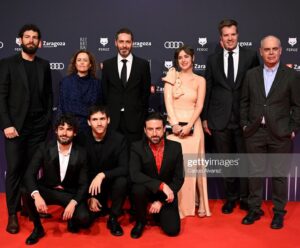 Veki Velilla Instagram - Este finde ha sido increíblemente bonito; mil gracias @premiosferoz por la acogida, por dejarnos formar parte con ¡García!, por una gala tan preciosa y enhorabuena a los premiados!

Gracias a @fashandcom por el lookazo de pies a cabeza; tremendo vestido 👗 de @rubenhernandezcostura_ y zapatos 👠 y bolso 👜 de @magritshoes 😍