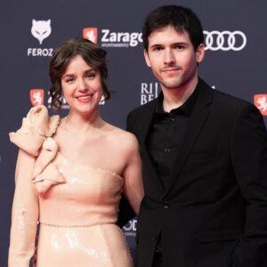Veki Velilla Instagram - Este finde ha sido increíblemente bonito; mil gracias @premiosferoz por la acogida, por dejarnos formar parte con ¡García!, por una gala tan preciosa y enhorabuena a los premiados!

Gracias a @fashandcom por el lookazo de pies a cabeza; tremendo vestido 👗 de @rubenhernandezcostura_ y zapatos 👠 y bolso 👜 de @magritshoes 😍