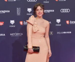 Veki Velilla Instagram - Este finde ha sido increíblemente bonito; mil gracias @premiosferoz por la acogida, por dejarnos formar parte con ¡García!, por una gala tan preciosa y enhorabuena a los premiados!

Gracias a @fashandcom por el lookazo de pies a cabeza; tremendo vestido 👗 de @rubenhernandezcostura_ y zapatos 👠 y bolso 👜 de @magritshoes 😍