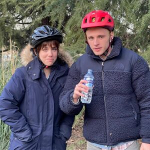 Veki Velilla Instagram - Aquí una recopilación de imágenes y momentos “behind the scenes” 🤡

Gracias por todos los mensajes bonitos por “El club de los lectores criminales”, fue un viaje increíble y espero que lo estéis disfrutando tanto como nosotros grabando (:

Y si no la habéis visto, seguimos sumando en @netflixes ! ♥️