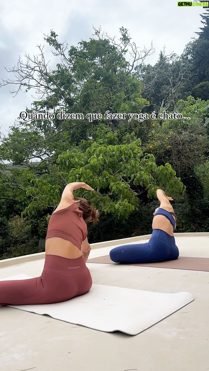 Vera Kolodzig - 3 Likes - A @anavarelaoficial e eu a dar tudo na nossa prĆ”tica matinal Ć chuva š
.
.
.
#yoga #reels #prettygirls