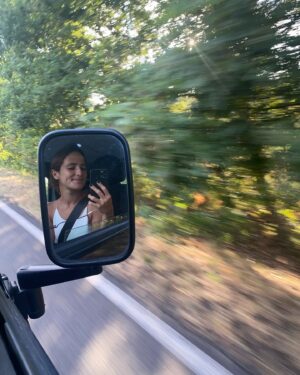 Vera Moura Instagram - shuffle of love & faith 🫰🏼