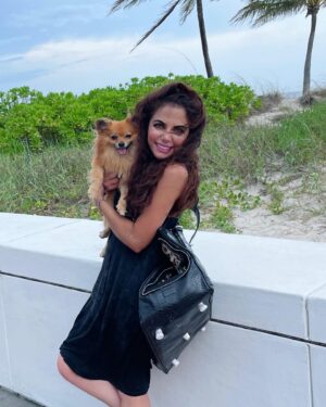Vered Blonstein Instagram - Happy beach pup, happy pom mom @zivipom 🦊 GIVEAWAY win for your dog - details below:
.
.
.
.
.
#zivipom #actress #veganlife #veganactress #dogmomlife #adoptdontshop #rescuepom #autismservicedog #actuallyautistic #autisticwomen #womeninfilm #actressstyle #tvactress #filmactress #thegooddoctor #hollywoodactress #losangelesactress #laactress #giveawaycontest #dogcontest #ilovemypomeranian #pomeranian #pommymommy #pommymummy #dogmomsofinstagram #actorslife #beachdog #happydoglife #cutedog 
 @coverdogs @dogsofinstagram @dailypaws @pawsup @pomfied @pom_space_ @cutestdoglovers @pomeranian.ins 

ZIVI’S 10K GIVEaway:

• follow zivi (if you aren’t already🥺)

•like/comment/share posts so i get to know you

•friends will be featured as zivi-buds in posts - zivi-bud posts with most likes/comments/shares will receive an adorable carrier (pictures to come soon)

•winners announced after Zivi reaches 10k!

𝗜𝗳 𝘆𝗼𝘂 𝘀𝗵𝗮𝗿𝗲 𝗺𝘆 𝗰𝗼𝗻𝘁𝗲𝗻𝘁 𝗽𝗹𝗲𝗮𝘀𝗲 𝘁𝗮𝗴 𝗮𝗻𝗱 𝗰𝗿𝗲𝗱𝗶𝘁 me & my pup 🤗❤️🥰