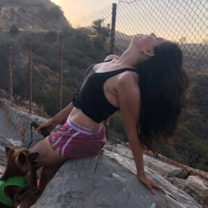 Vered Blonstein Instagram - Got super dirty hiking up Bee Rock with @bellaminal 🤣🤣🤣🤣🤣🤣🤣🤣🤣🤣🤣🤣🤣🤣🤣🤣🤣🤣🤣 #dirtygirladventures #hikergirl #vegangirl #veganhiker #veganfit #bootypoppin #bootypop #veganbooty #lavegan #lahiker #lahikes #beerock #griffithpark #actress🎬 #actresshot #actresslife #hikingwithdogs #vegandogs #veganstrong #plantstrong #sexysweat #sweatygirl #crowntheempire #lalife #hikingadventures #teenactress #laactress #hollywoodactress #actresslife #funnygirl
